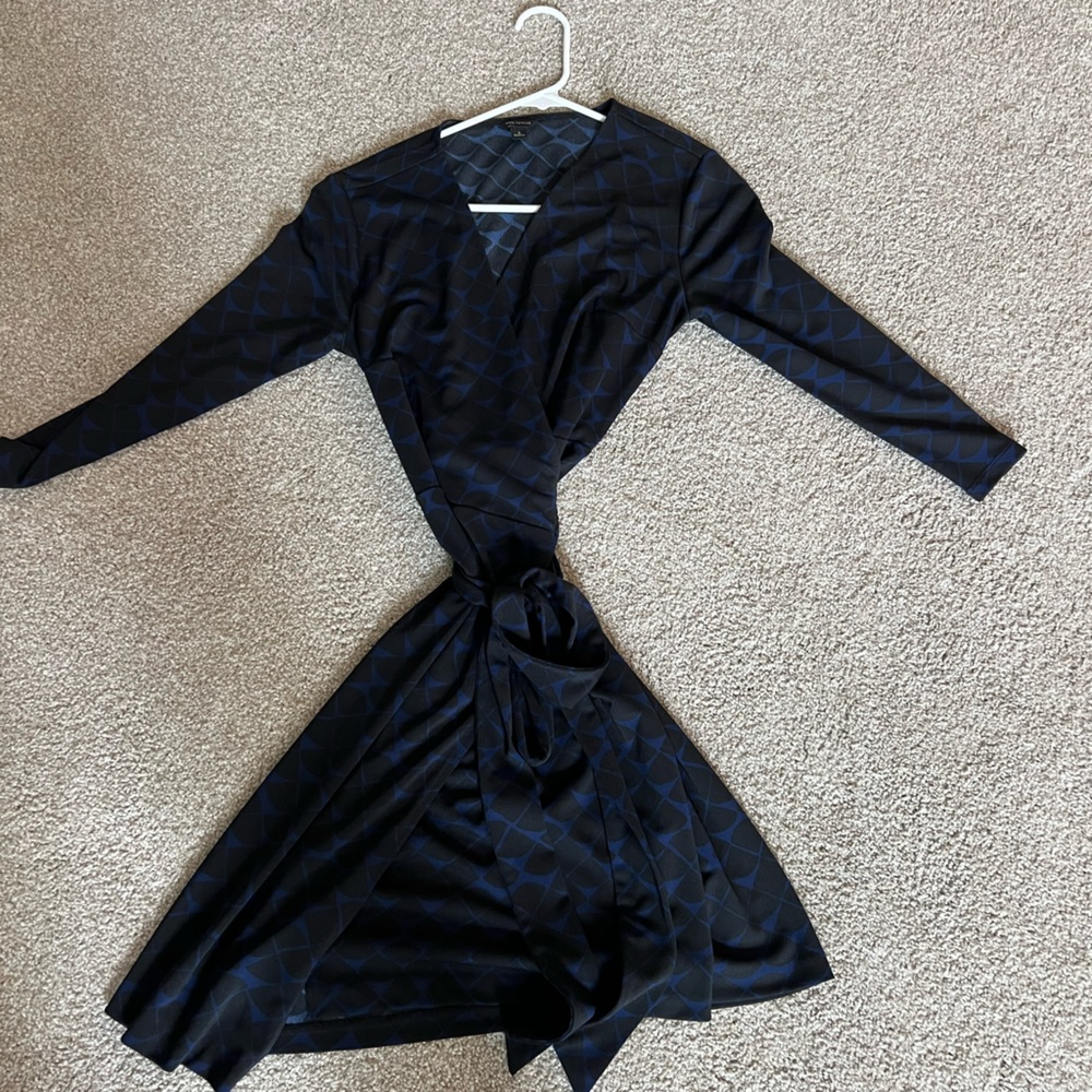 Ann Taylor, size 2 wrap dress. Black and blue pattern, above knee length.